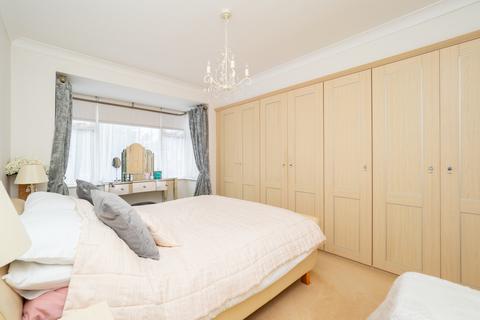 4 Glyn Road, Worcester Park, KT4 8SD