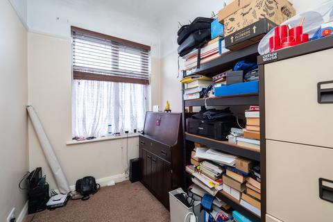 477 Gander Green Lane, Cheam, Sutton, SM3 9RA