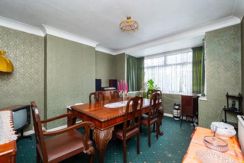 212 Hamilton Avenue, Cheam, Sutton, SM3 9DT