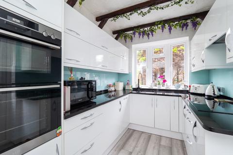 16 Midway, Sutton, SM3 9EL
