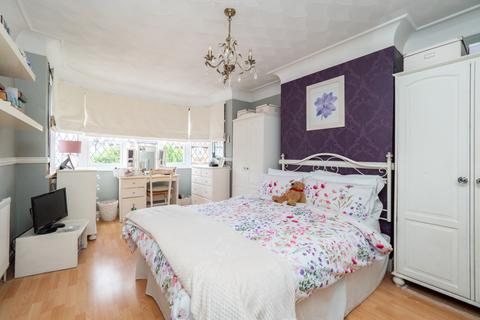 16 Midway, Sutton, SM3 9EL