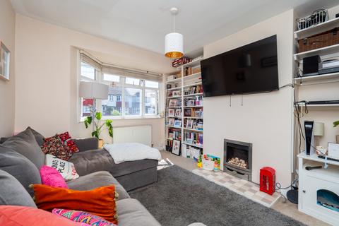 2 bedroom maisonette for sale, Lynmouth Avenue, Morden SM4