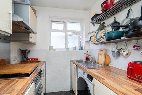 2 bedroom maisonette for sale, Lynmouth Avenue, Morden SM4