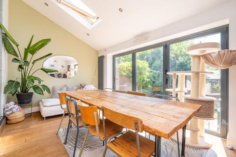 5 Dunster Avenue, Morden, SM4 4LE