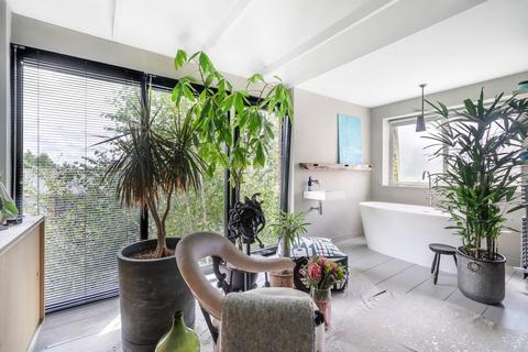 6 Buckleigh Way, London, SE19 2PZ