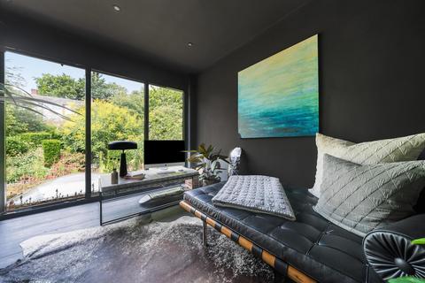 6 Buckleigh Way, London, SE19 2PZ