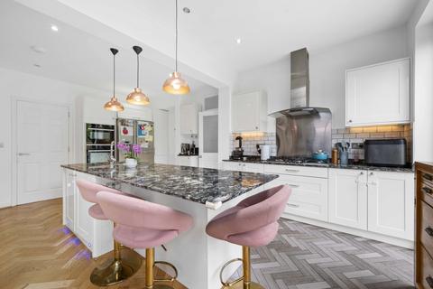 48 The Ridings, Surbiton, KT5 8HQ