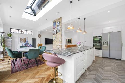 48 The Ridings, Surbiton, KT5 8HQ