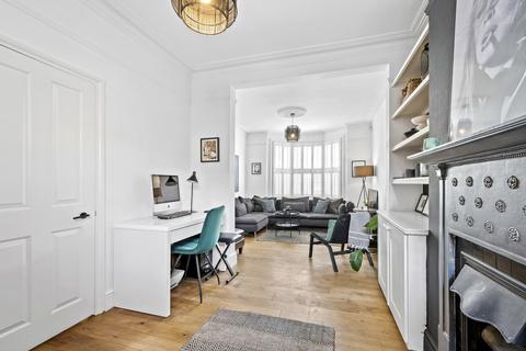 64 Ellerton Road, Surbiton, KT6 7TX