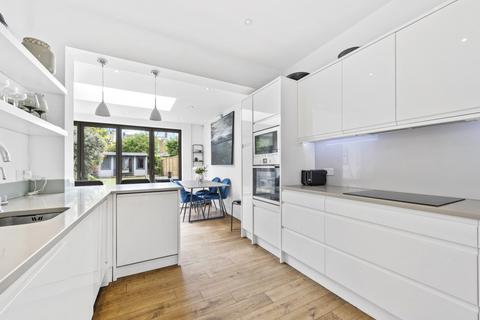 64 Ellerton Road, Surbiton, KT6 7TX