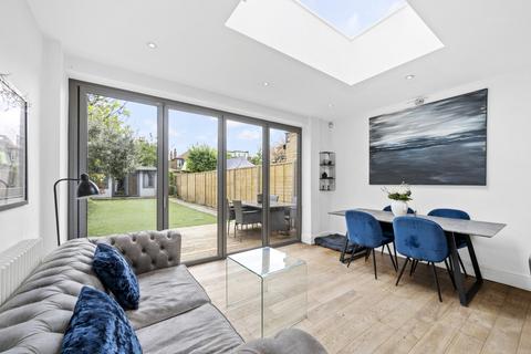 64 Ellerton Road, Surbiton, KT6 7TX