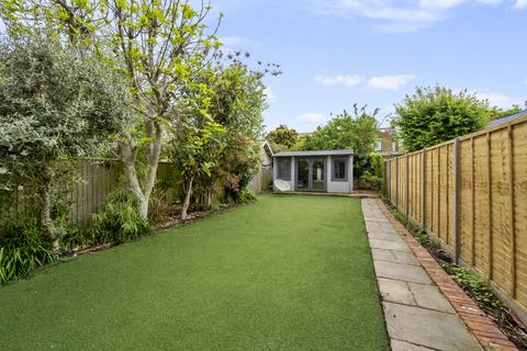 64 Ellerton Road, Surbiton, KT6 7TX