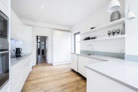 64 Ellerton Road, Surbiton, KT6 7TX