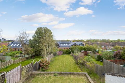 11 Cheyne Hill, Surbiton, KT5 8BL