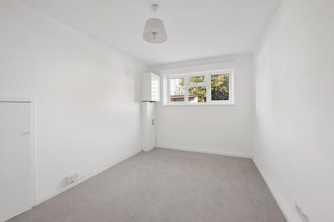 20, Dolphin Court Dolphin Close, Surbiton, KT6 4DZ