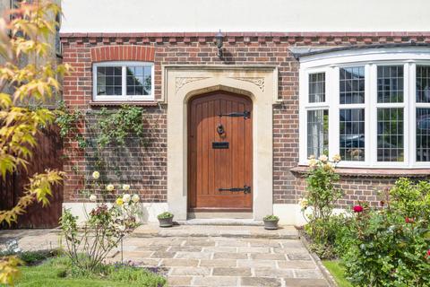 22 Lynton Road, New Malden, KT3 5EE