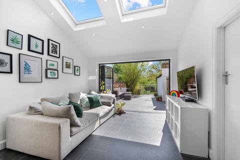 264 Raeburn Avenue, Surbiton, KT5 9EE