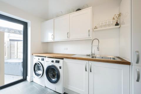 264 Raeburn Avenue, Surbiton, KT5 9EE