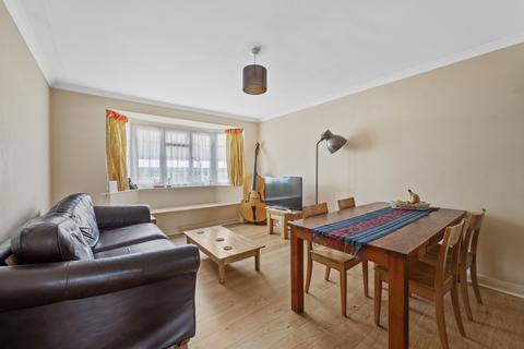 2 bedroom apartment to rent, Toby Way, Surbiton KT5