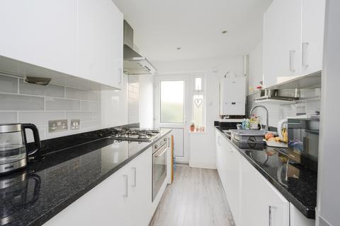 2 bedroom apartment for sale, Montague Road, London SW19