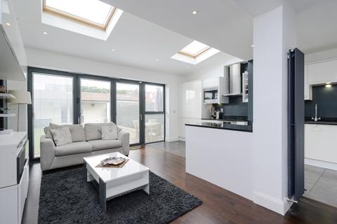 4 bedroom terraced house for sale, Tybenham Road, London SW19