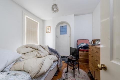 2b Goodenough Road, London, SW19 3QW