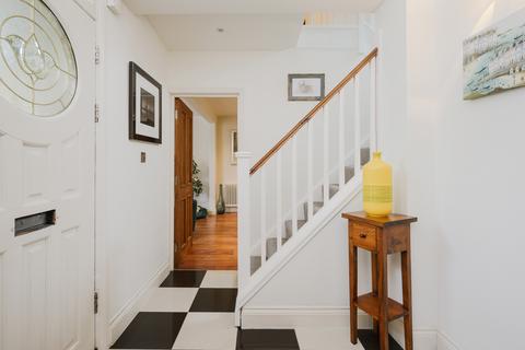 25 Griffiths Road, London, SW19 1SP
