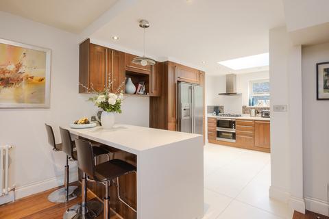 25 Griffiths Road, London, SW19 1SP