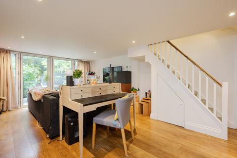 25 Griffiths Road, London, SW19 1SP