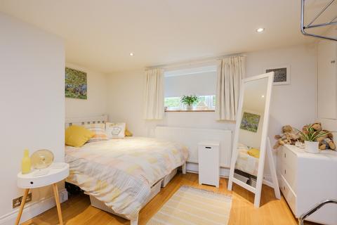 25 Griffiths Road, London, SW19 1SP