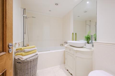 25 Griffiths Road, London, SW19 1SP