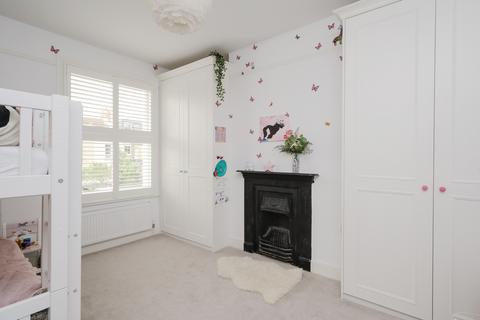 10 Boscombe Road, London, SW19 3AX
