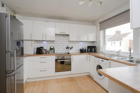 3 bedroom apartment for sale, Florence Road, London SW19