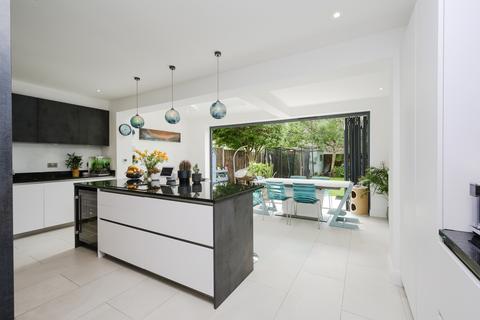 5 bedroom semi-detached house for sale, Circle Gardens, London SW19