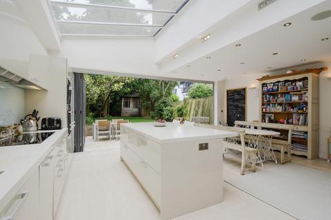 4 Courthope Villas, London, SW19 4EH