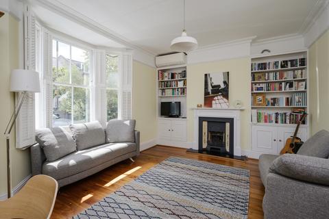 4 Courthope Villas, London, SW19 4EH
