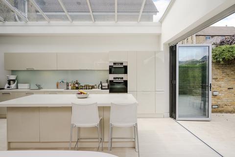 4 Courthope Villas, London, SW19 4EH