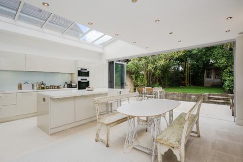 4 Courthope Villas, London, SW19 4EH