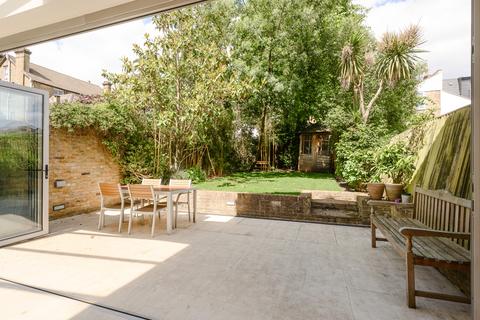4 Courthope Villas, London, SW19 4EH