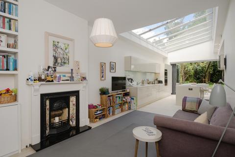 4 Courthope Villas, London, SW19 4EH