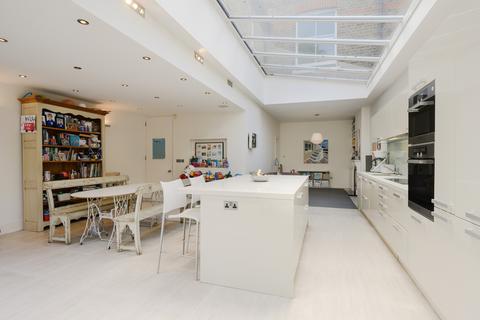 4 Courthope Villas, London, SW19 4EH