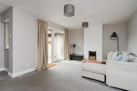 6 Mandeville Close, London, SW20 8SB