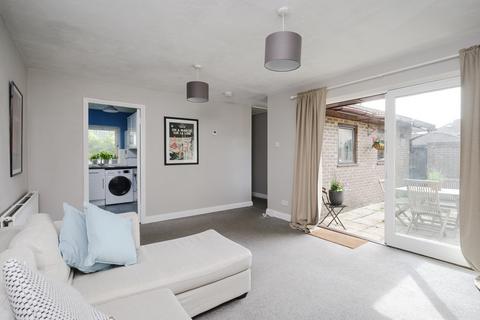 6 Mandeville Close, London, SW20 8SB