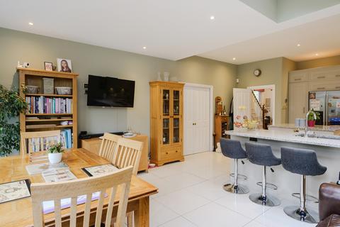 18 Cliveden Road, London, SW19 3RB
