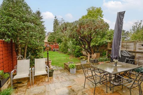 18 Cliveden Road, London, SW19 3RB
