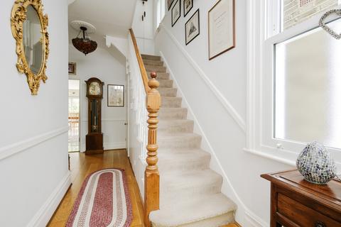 18 Cliveden Road, London, SW19 3RB