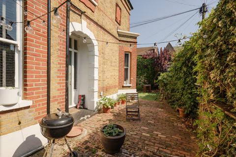 2 bedroom terraced house for sale, Norfolk Road, London SW19