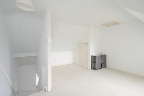 8 North Road, London, SW19 1AG
