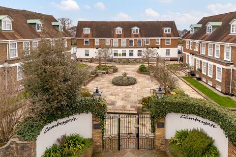 3 bedroom end of terrace house for sale, Cambisgate, London SW19