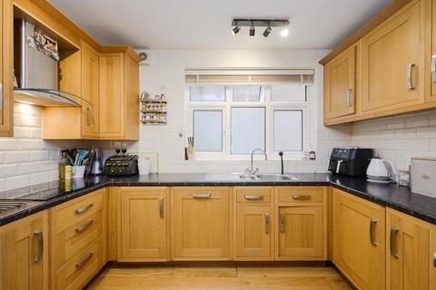 2 bedroom apartment for sale, Ravenscar Lodge, Wimbledon SW20